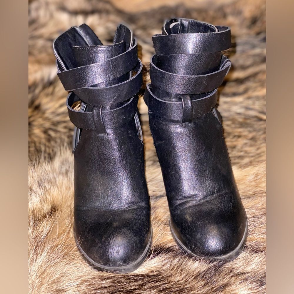 Women's Charlotte Russe Black Ankle Booties With Straps and open sides size 7